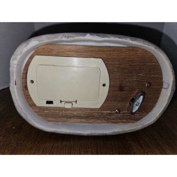 Vintage Porcelain Christmas Carolers Music Box Lighted Lamppost - Picture 5 of 6